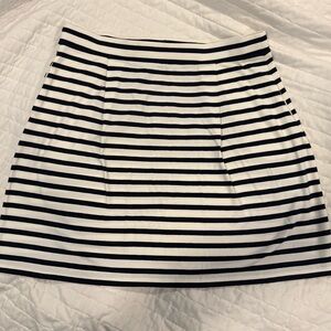 Tommy Hilfiger Black and White Striped Mini Skirt - Like New - w/Pockets!!